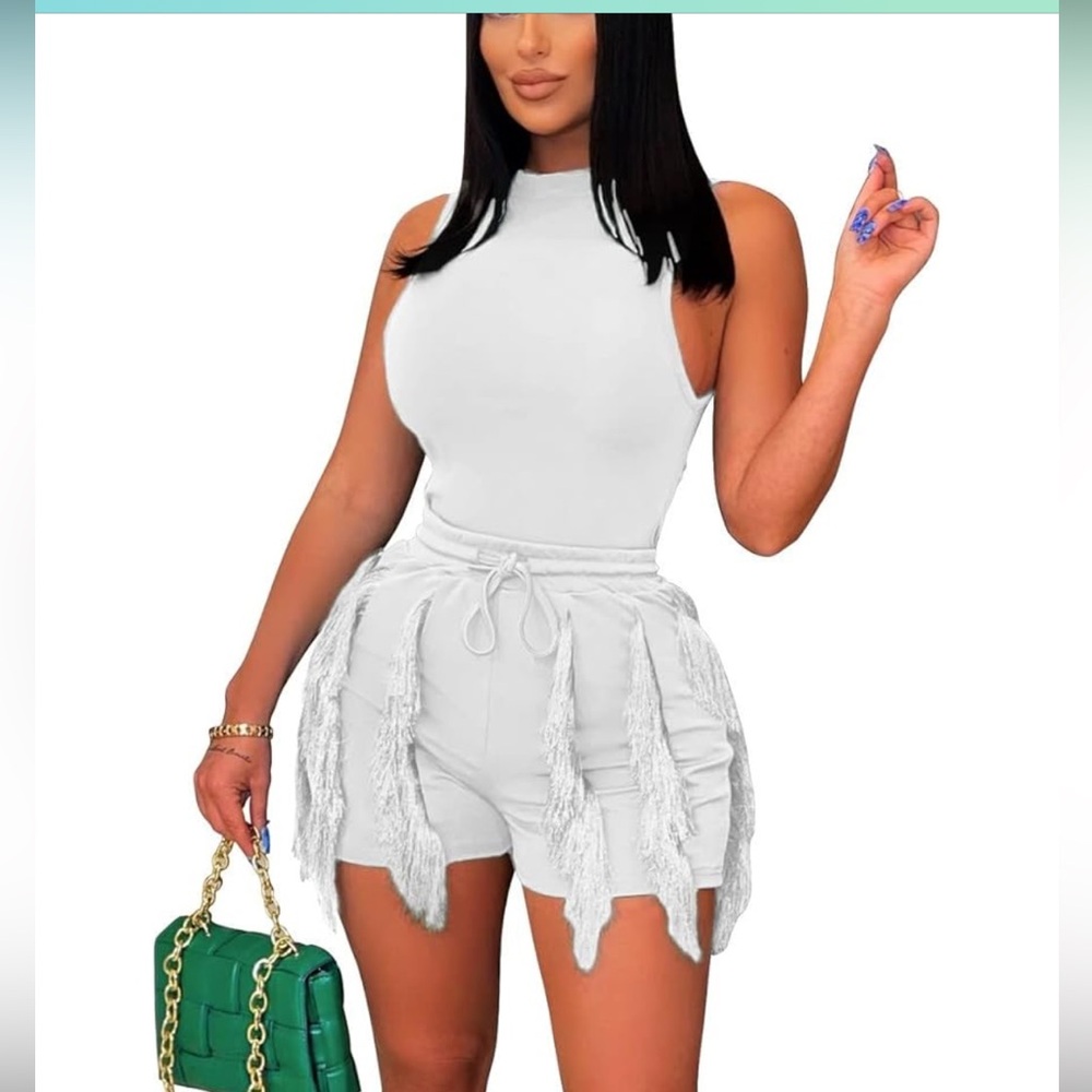 NEW NWOT 2 Piece Short Set In White with Fringe